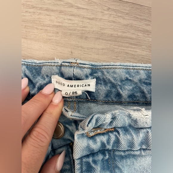 Good American high waisted light wash straight ankle jeans with elastic band - Picture 2 of 3
